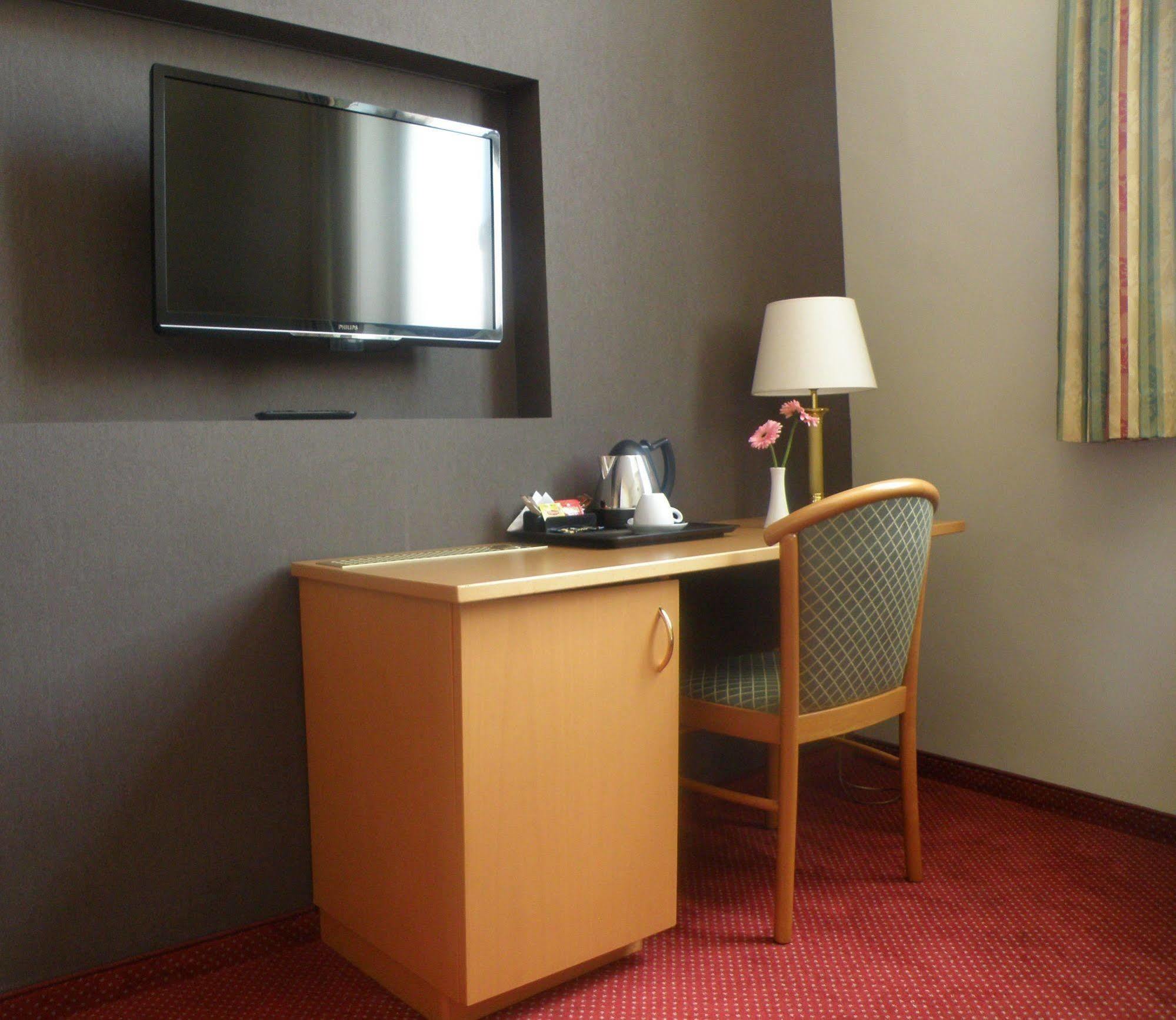 Albion Hotel Ieper Bagian luar foto
