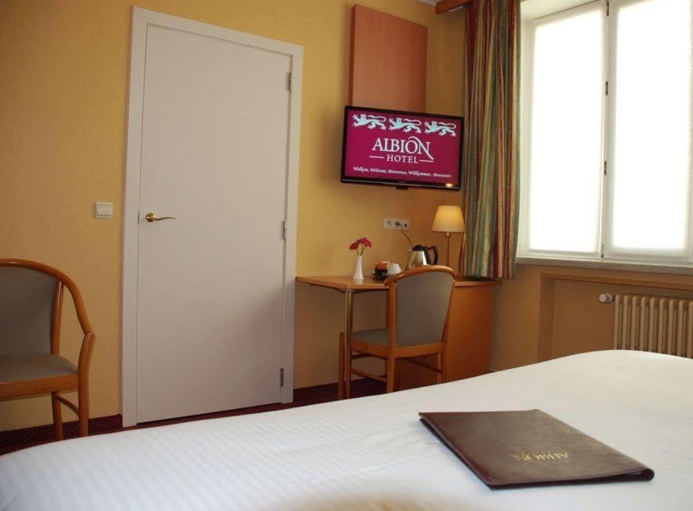Albion Hotel Ieper Bagian luar foto