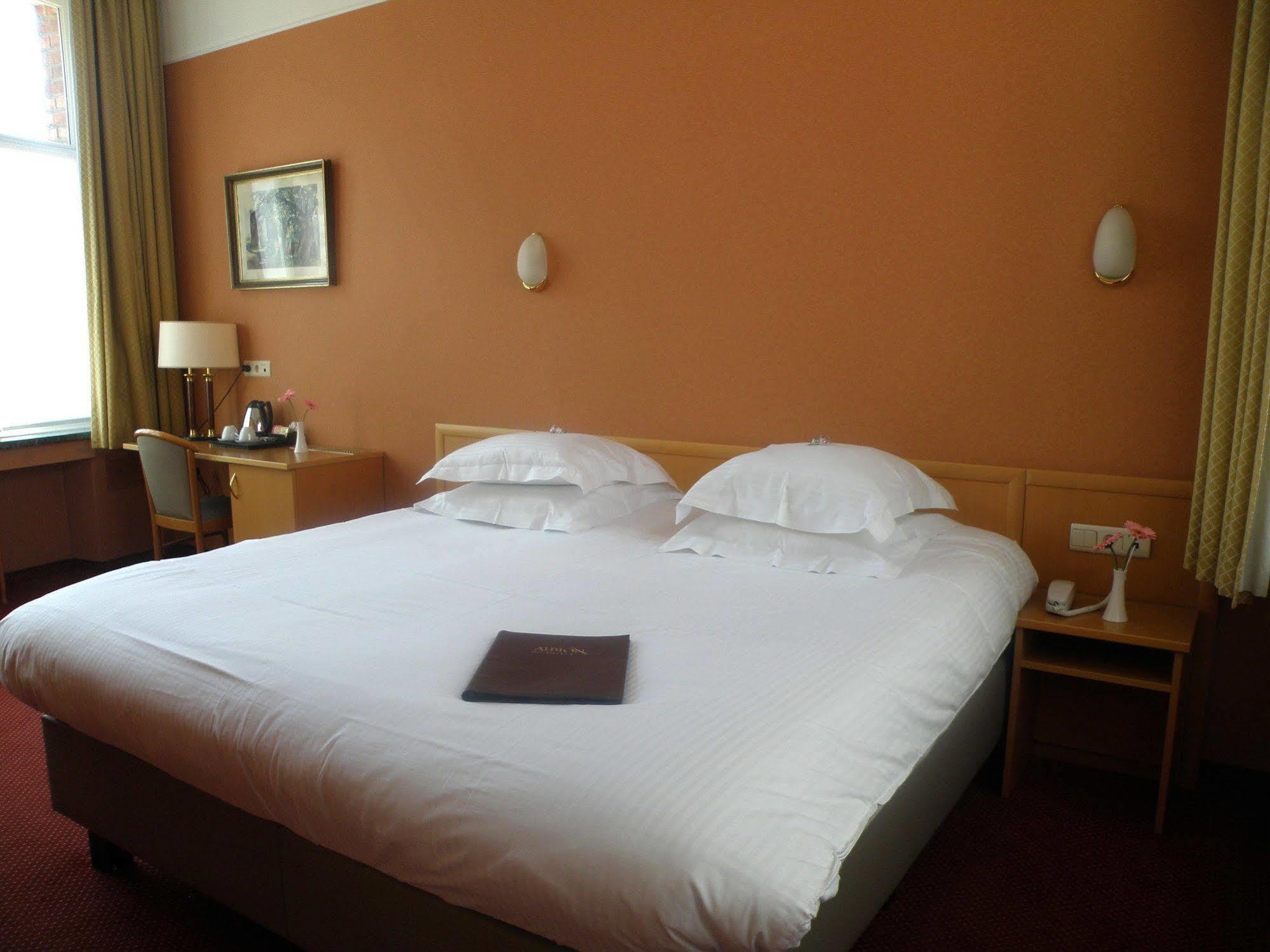 Albion Hotel Ieper Bagian luar foto