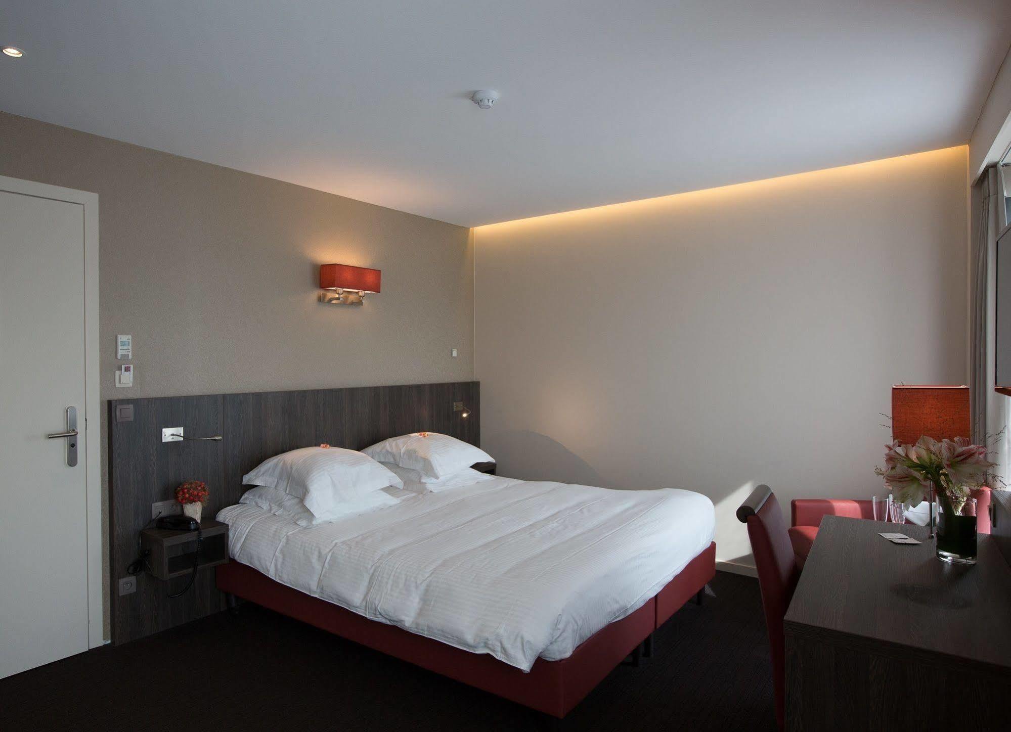 Albion Hotel Ieper Bagian luar foto