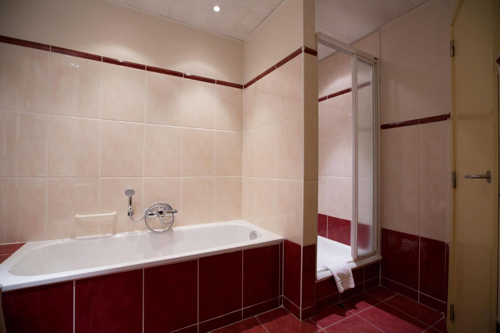 Albion Hotel Ieper Bagian luar foto