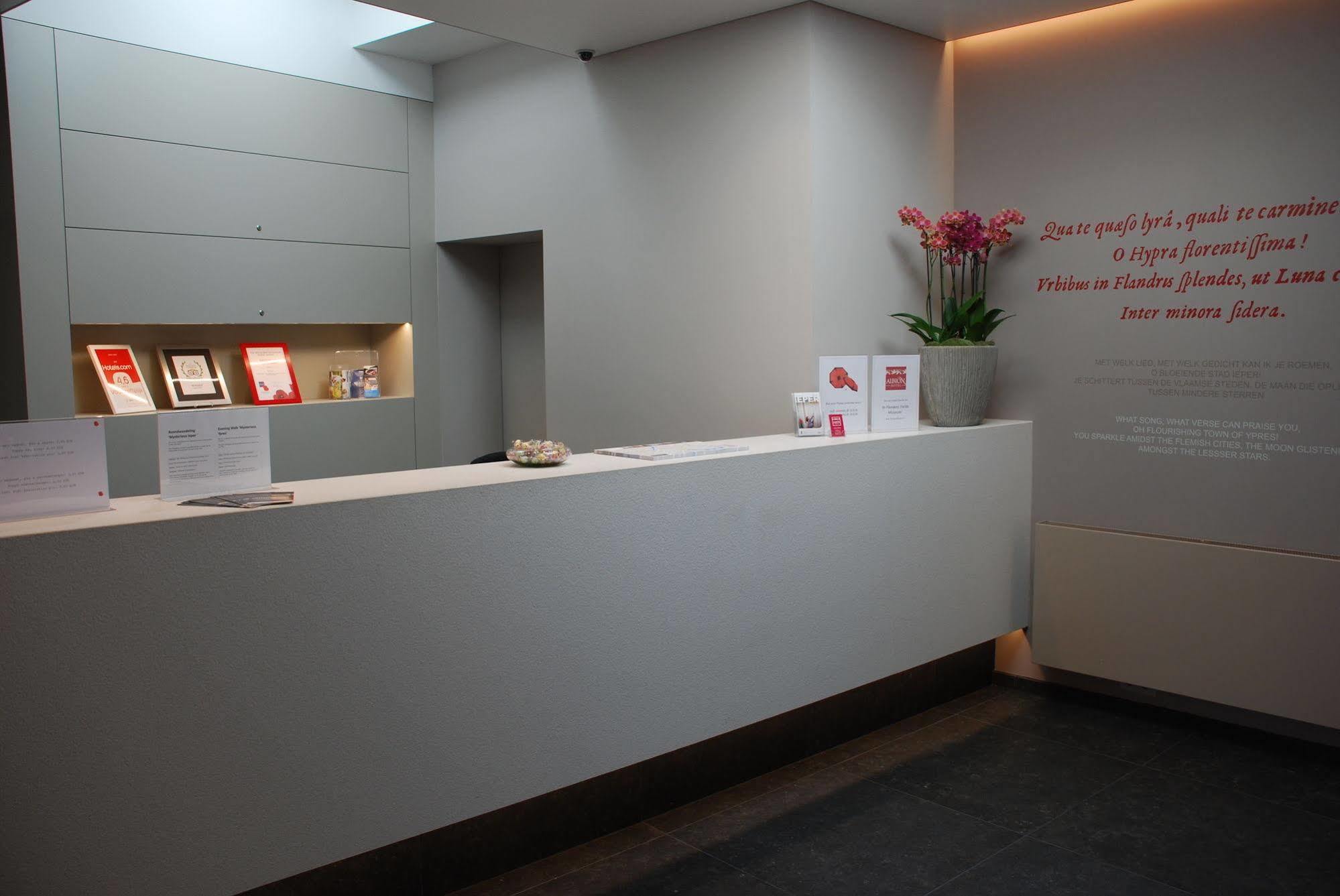 Albion Hotel Ieper Bagian luar foto