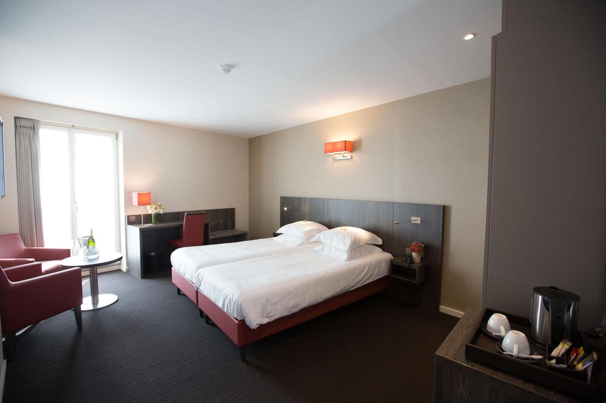Albion Hotel Ieper Bagian luar foto